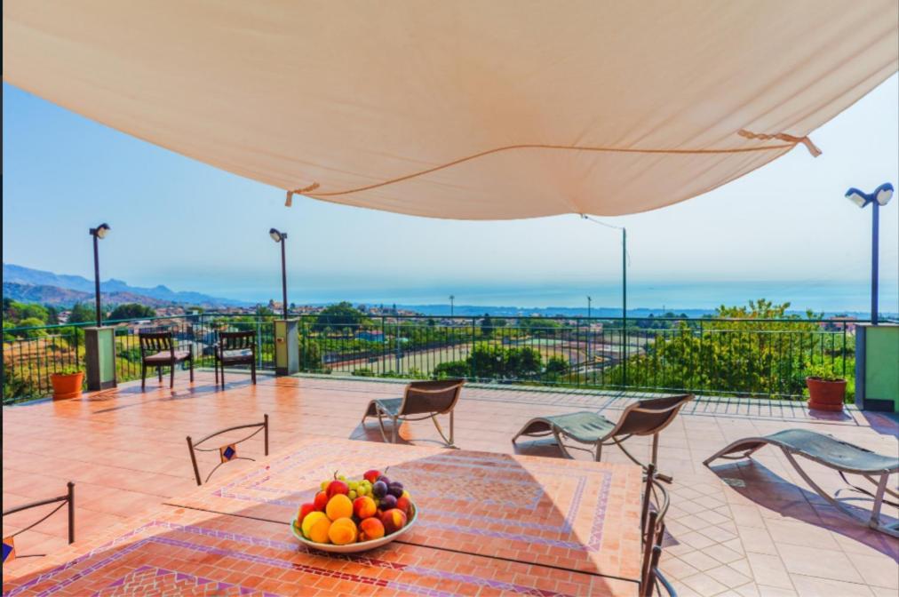 Villa Capogrecale - Piscina Riscaldata Piedimonte Etneo Eksteriør billede