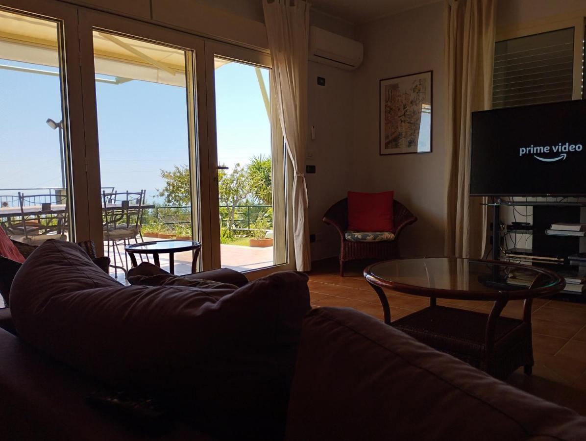 Villa Capogrecale - Piscina Riscaldata Piedimonte Etneo Eksteriør billede
