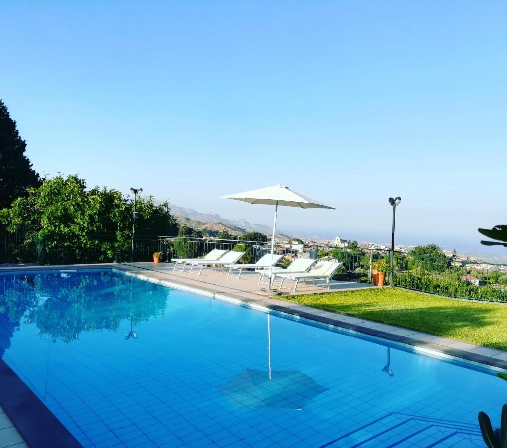 Villa Capogrecale - Piscina Riscaldata Piedimonte Etneo Eksteriør billede