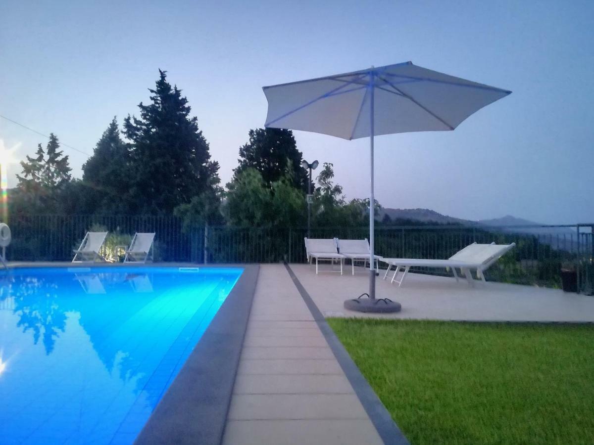 Villa Capogrecale - Piscina Riscaldata Piedimonte Etneo Eksteriør billede