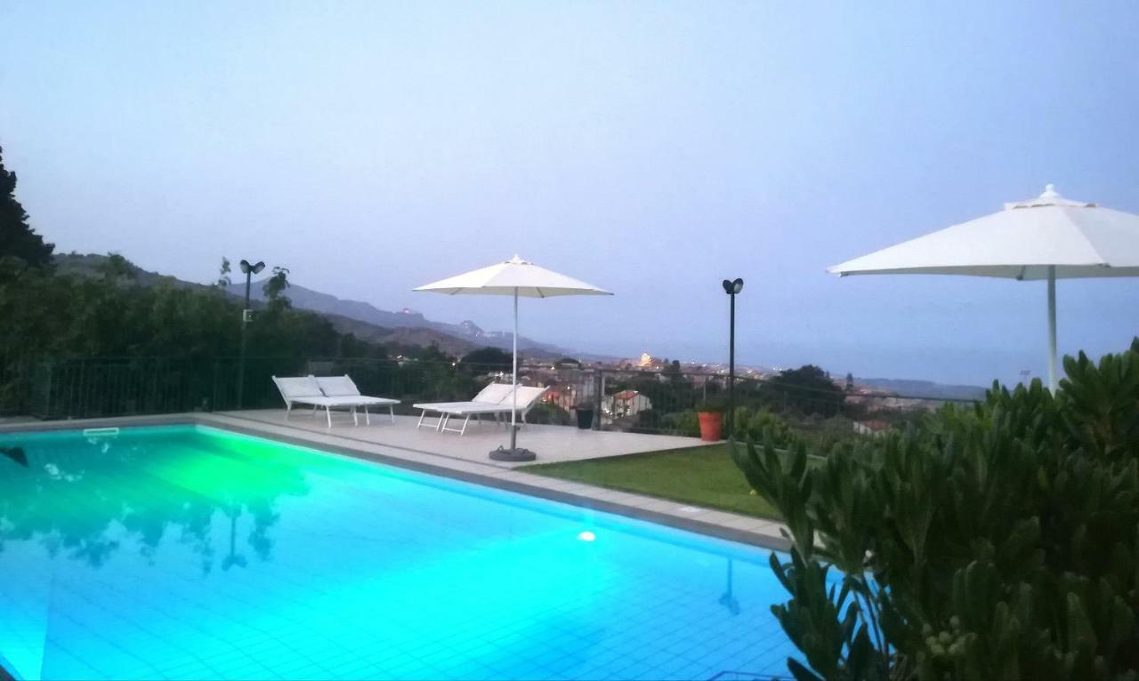 Villa Capogrecale - Piscina Riscaldata Piedimonte Etneo Eksteriør billede